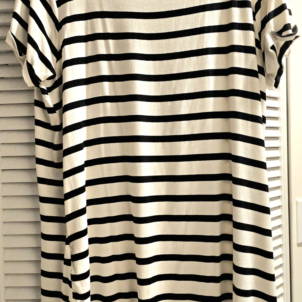 GUESS LOS ANGELES TUNIC TOP..BLACK & WHITE STRIPES WITH GUESS IN RHINESTONES - Picture 13 of 15